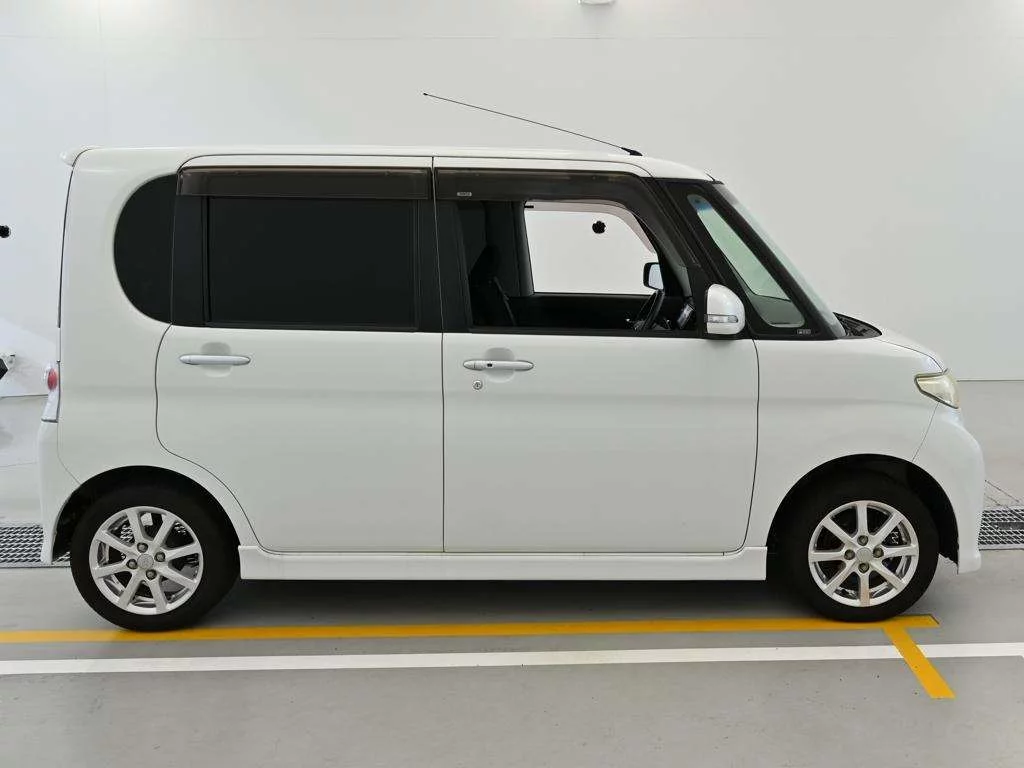 Daihatsu Tanto  с аукциона в Японии