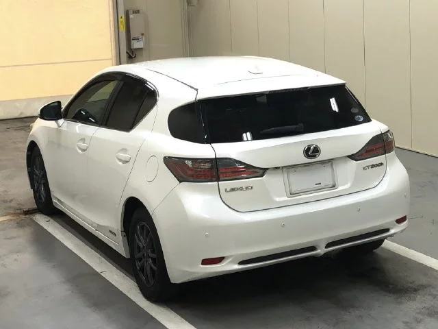 Lexus CT200h  с аукциона в Японии