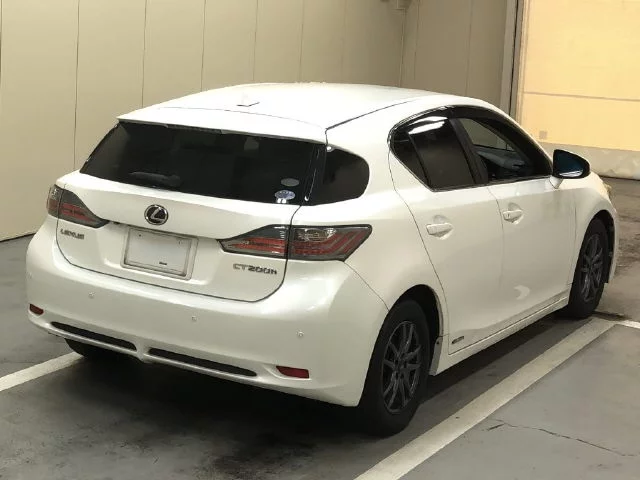 Lexus CT200h  с аукциона в Японии