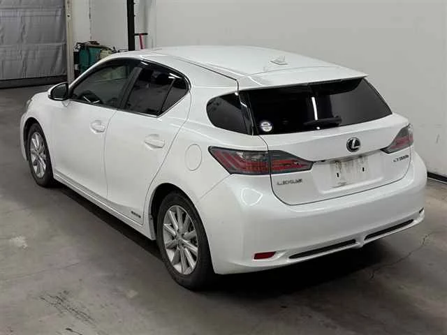 Lexus CT200h  с аукциона в Японии