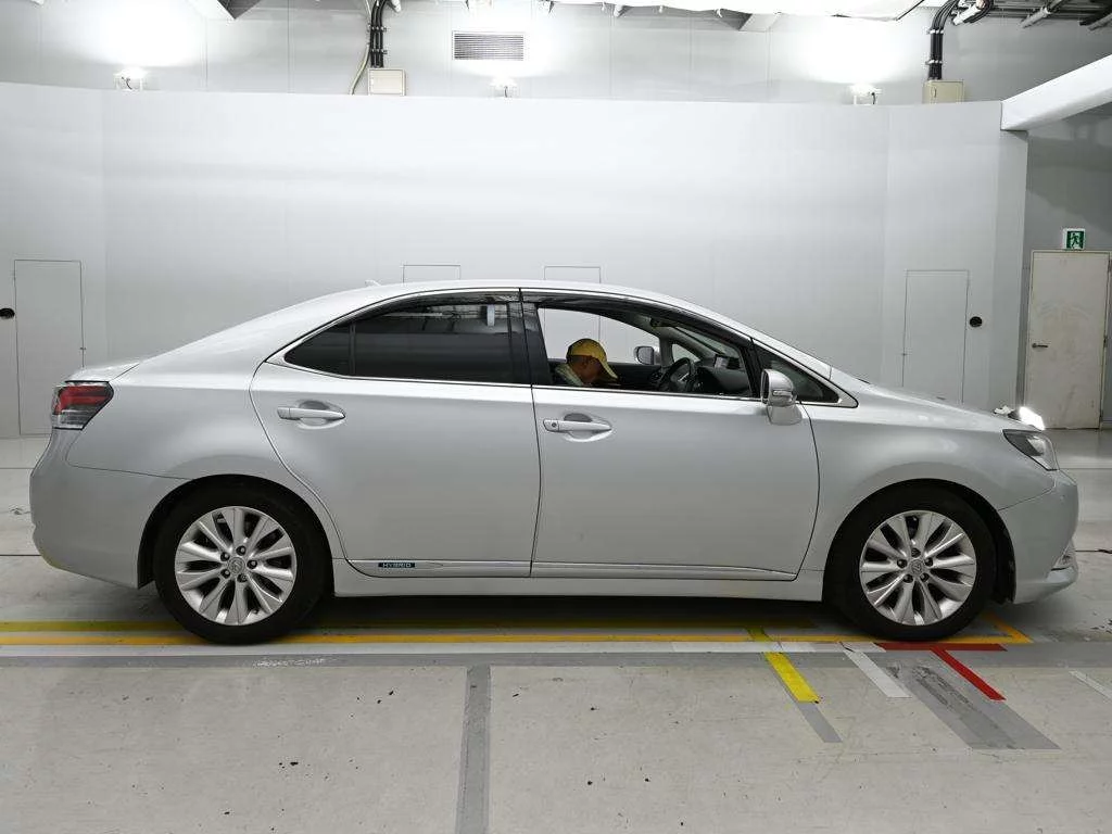 Lexus HS250h  с аукциона в Японии