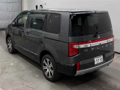 Mitsubishi Delica D:5