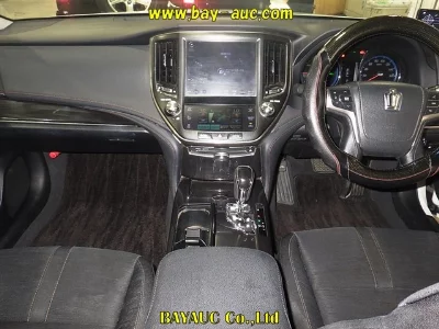 Toyota CROWN HYBRID