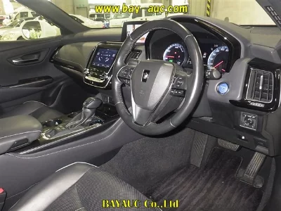 Toyota CROWN HYBRID