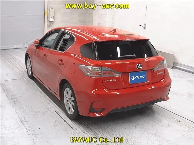 Lexus CT200h  с аукциона в Японии