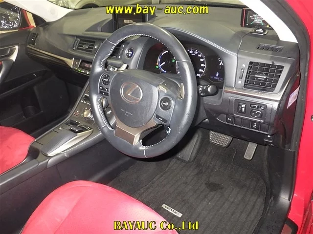 Lexus CT200h  с аукциона в Японии