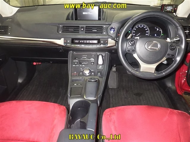 Lexus CT200h  с аукциона в Японии