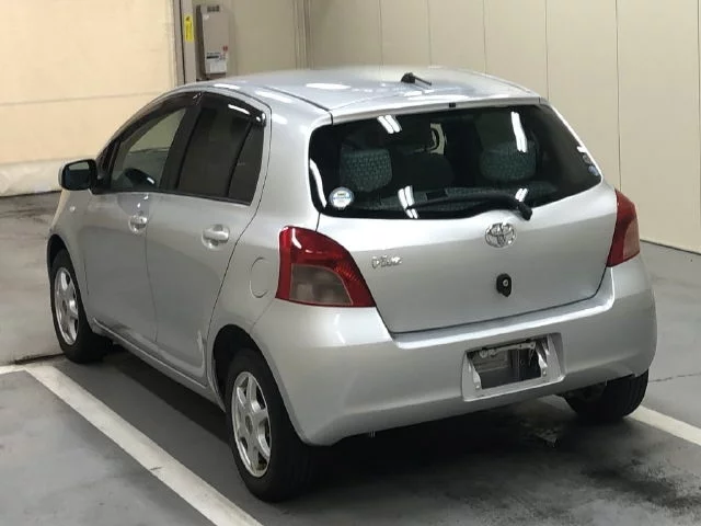 Toyota Vitz  с аукциона в Японии