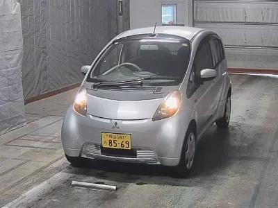 Mitsubishi i
