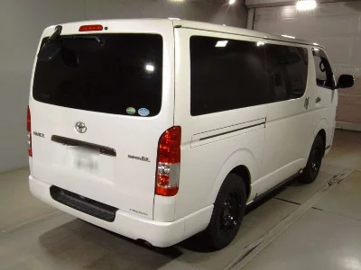 TOYOTA HIACE VAN