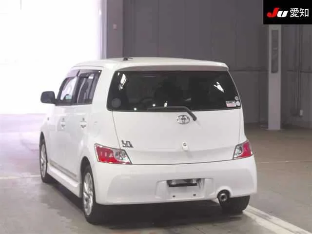Toyota bB  с аукциона в Японии