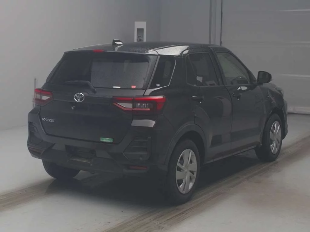 Toyota Raize  с аукциона в Японии