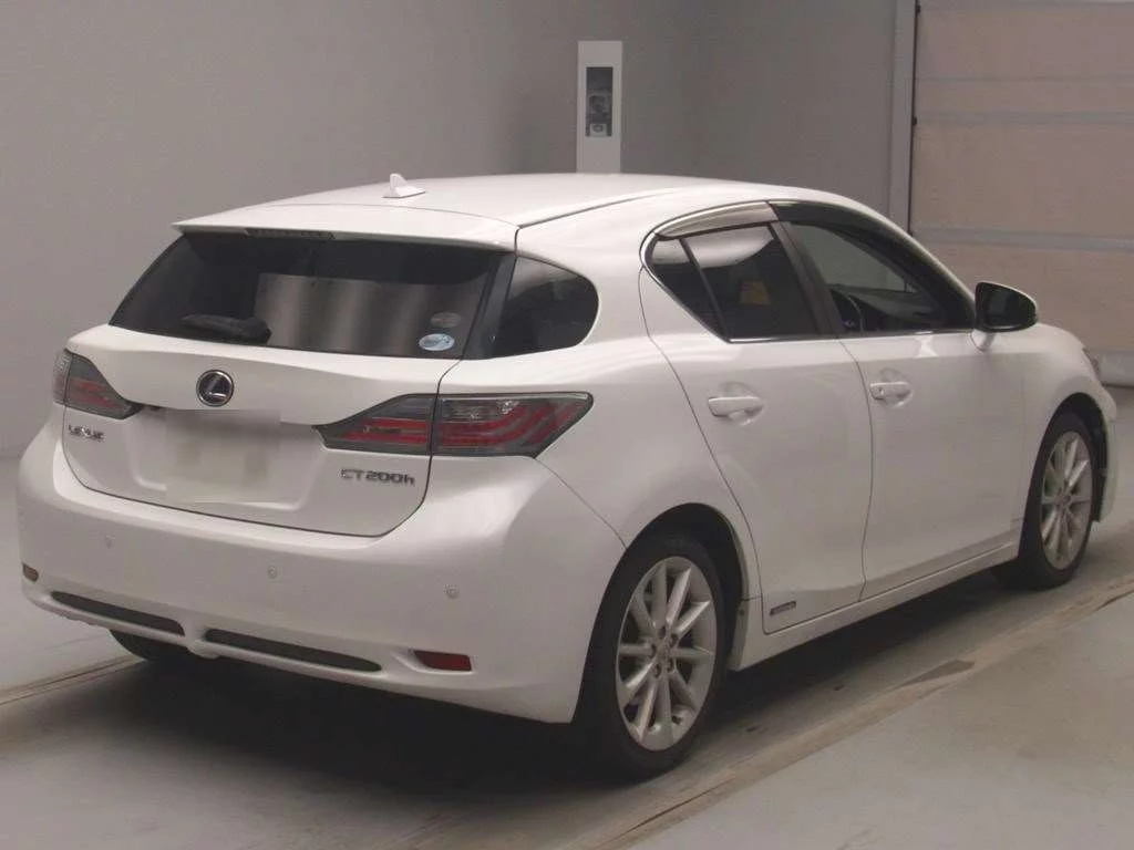 Lexus CT200h  с аукциона в Японии