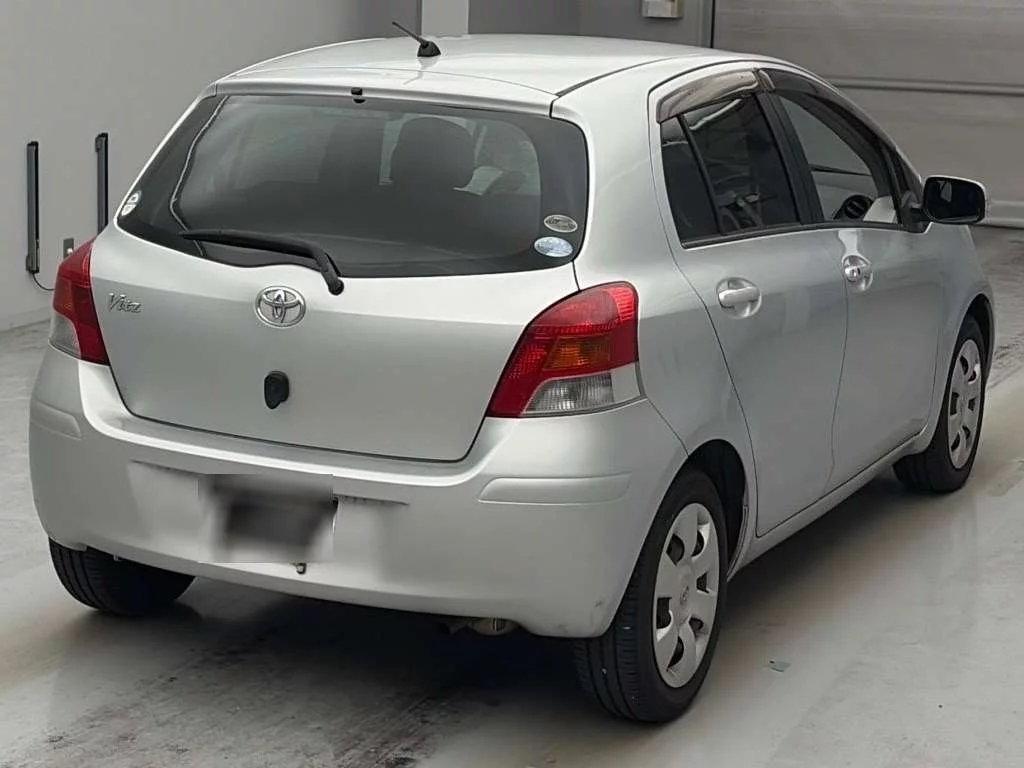 Toyota Vitz  с аукциона в Японии