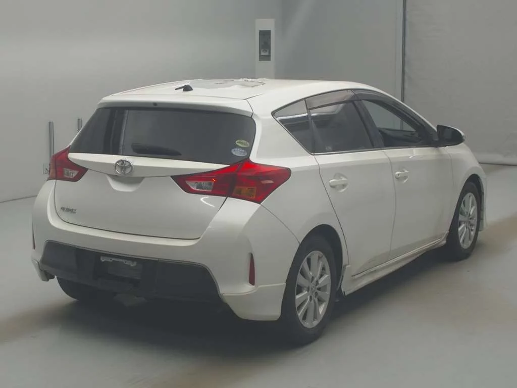 Toyota Auris  с аукциона в Японии