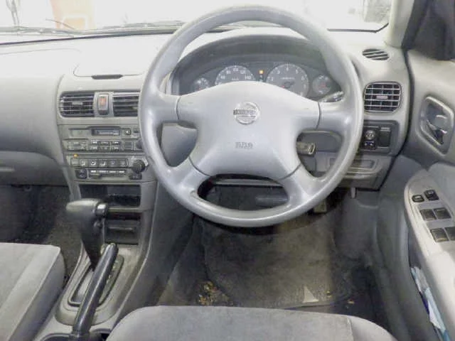 Nissan Sunny  с аукциона в Японии