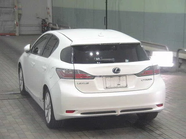 Lexus CT200h  с аукциона в Японии
