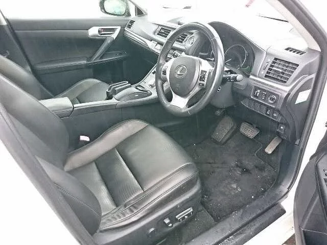 Lexus CT200h  с аукциона в Японии