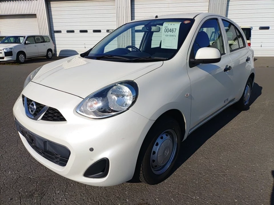 Nissan March  с аукциона в Японии