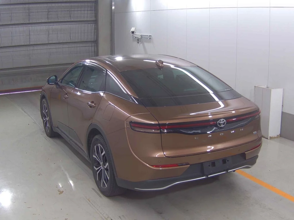 Toyota Crown Crossover  с аукциона в Японии
