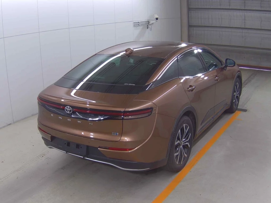 Toyota Crown Crossover  с аукциона в Японии