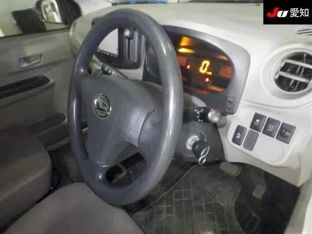 Daihatsu Mira e:S  с аукциона в Японии