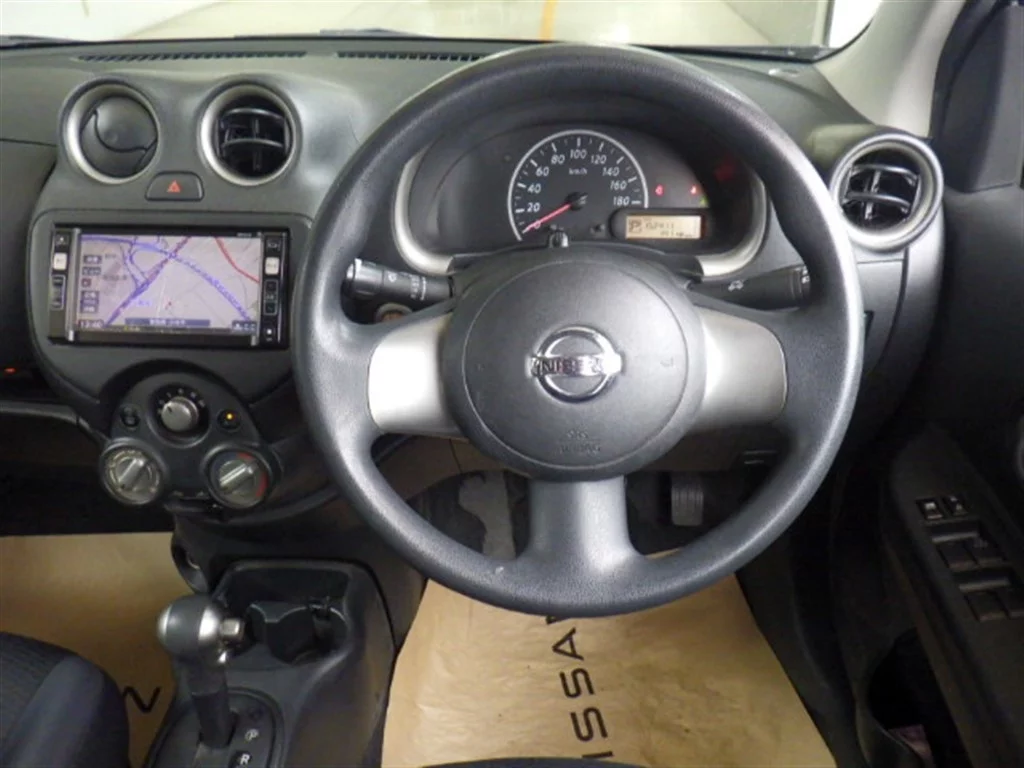 Nissan March  с аукциона в Японии