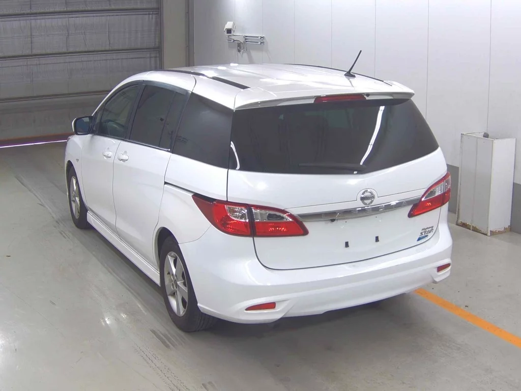 Nissan Lafesta  с аукциона в Японии