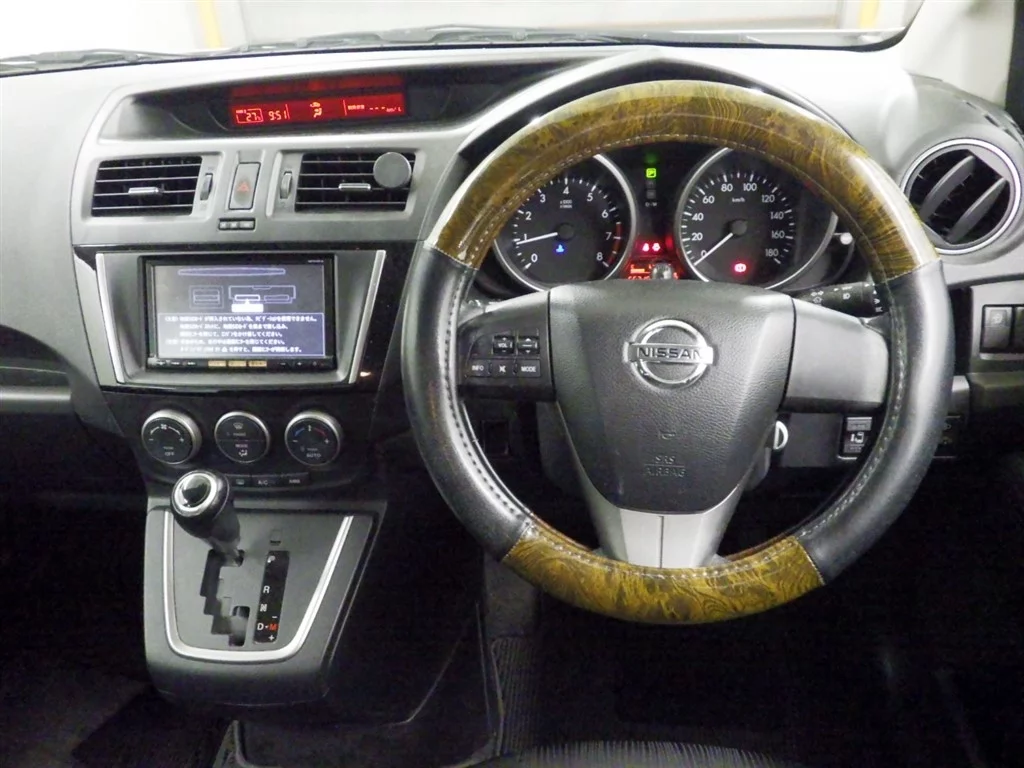 Nissan Lafesta  с аукциона в Японии