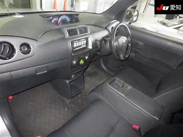 Toyota bB  с аукциона в Японии