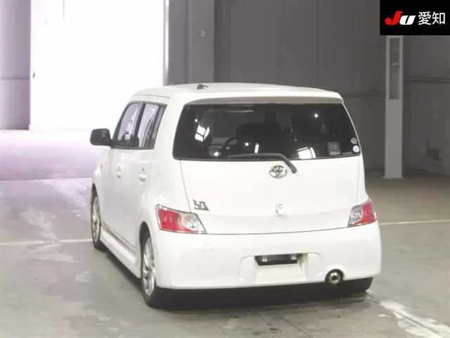 Toyota bB  с аукциона в Японии