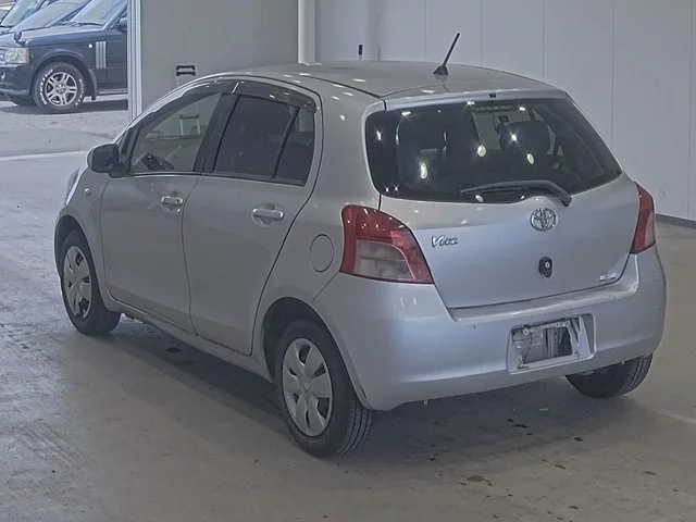 Toyota Vitz  с аукциона в Японии
