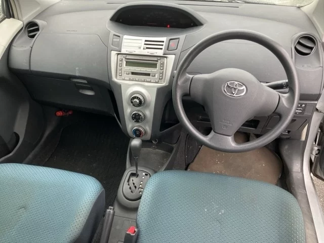 Toyota Vitz  с аукциона в Японии