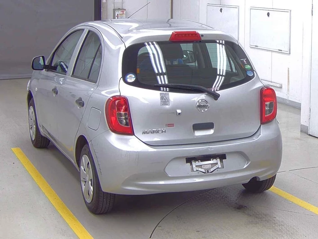 Nissan March  с аукциона в Японии