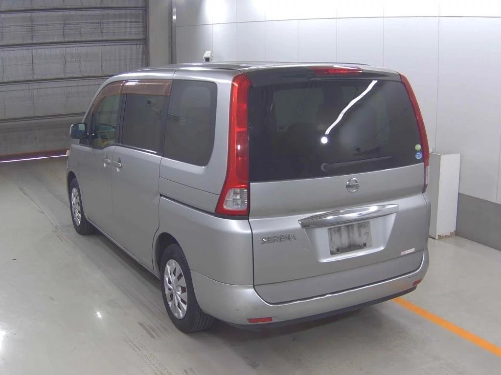 Nissan Serena  с аукциона в Японии