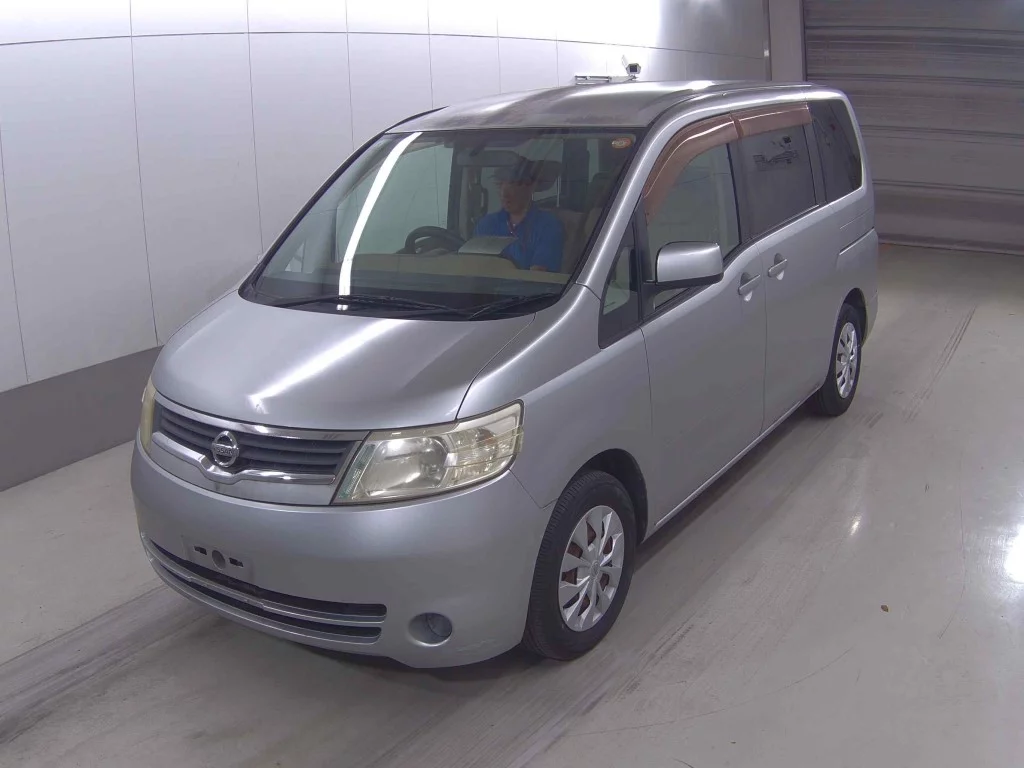 Nissan Serena  с аукциона в Японии