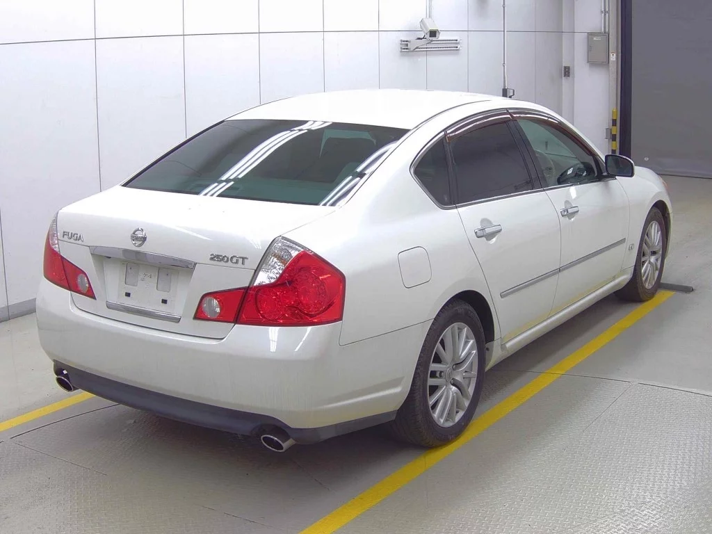 Nissan Fuga  с аукциона в Японии