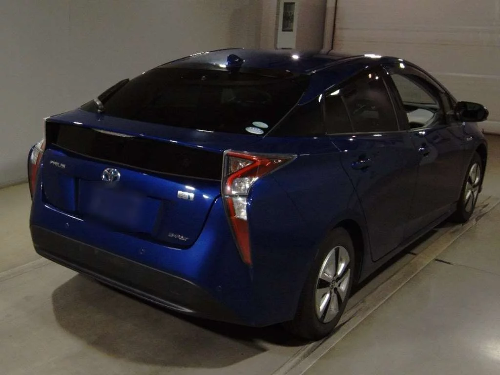 Toyota Prius  с аукциона в Японии