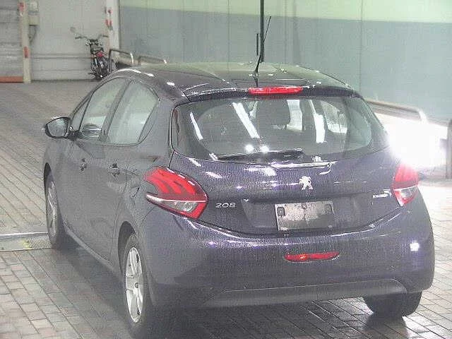 Peugeot 208  с аукциона в Японии