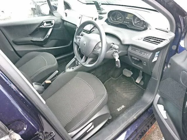 Peugeot 208  с аукциона в Японии