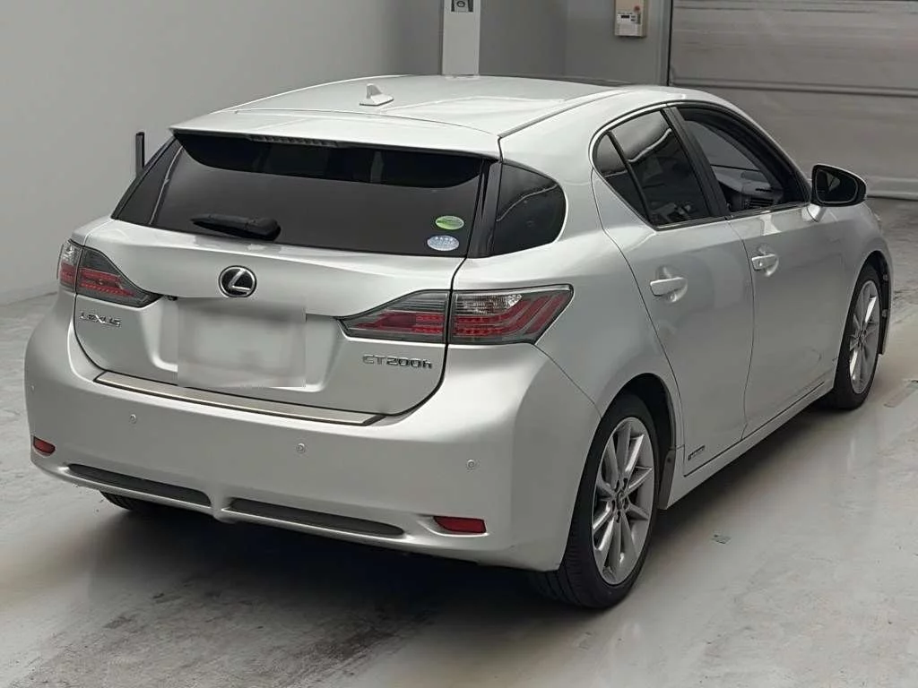 Lexus CT200h  с аукциона в Японии
