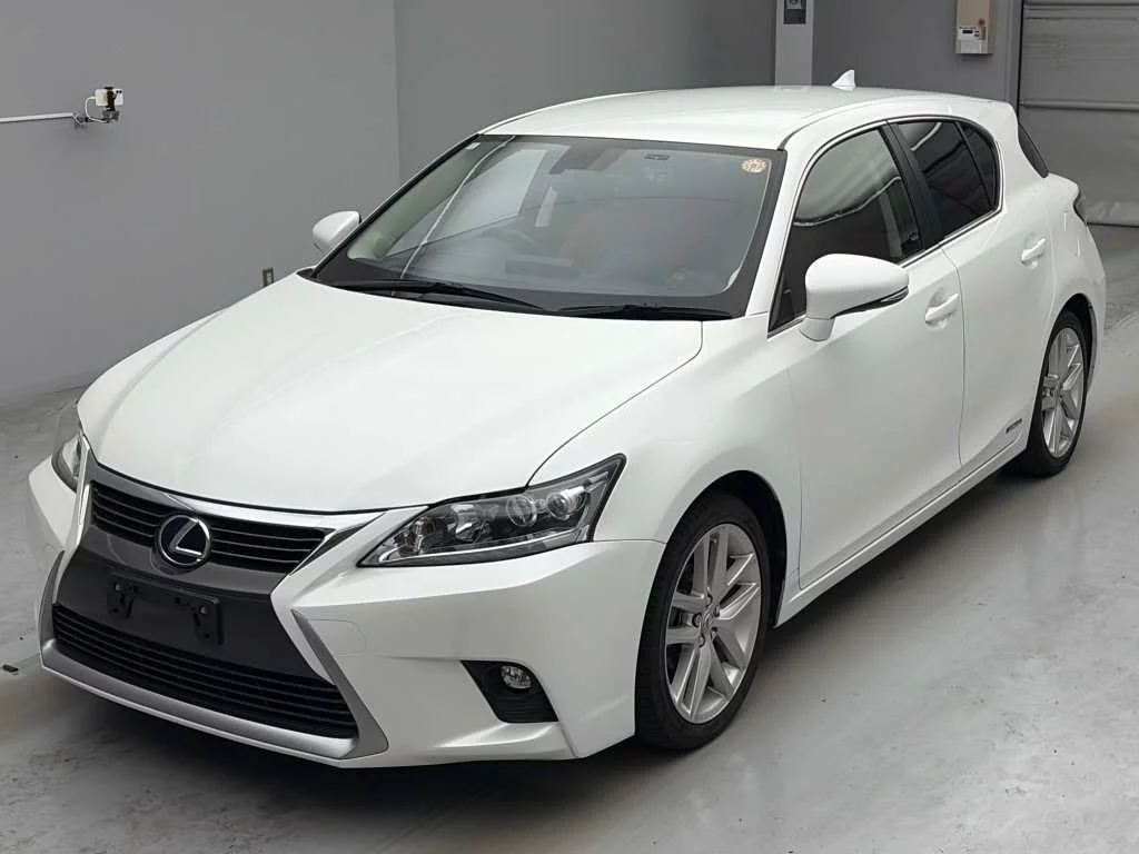 Lexus CT200h  с аукциона в Японии