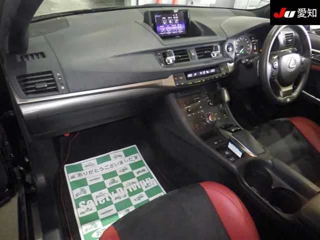 Lexus CT200h  с аукциона в Японии