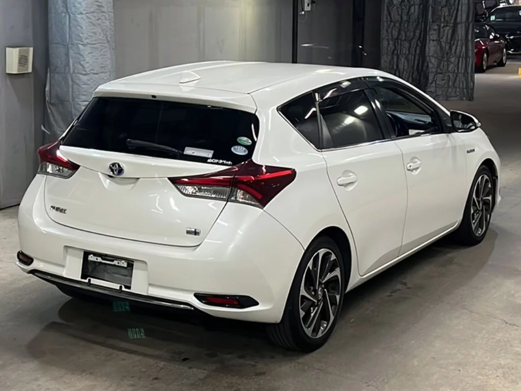 Toyota Auris  с аукциона в Японии