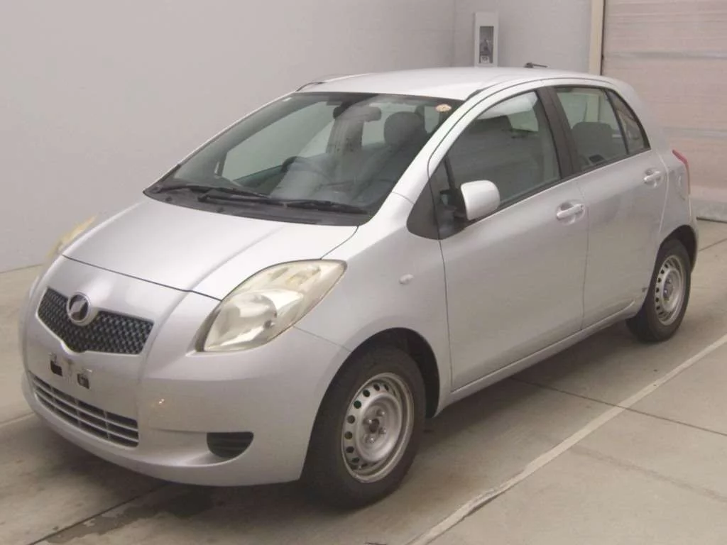 Toyota Vitz  с аукциона в Японии