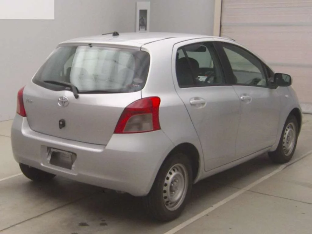 Toyota Vitz  с аукциона в Японии