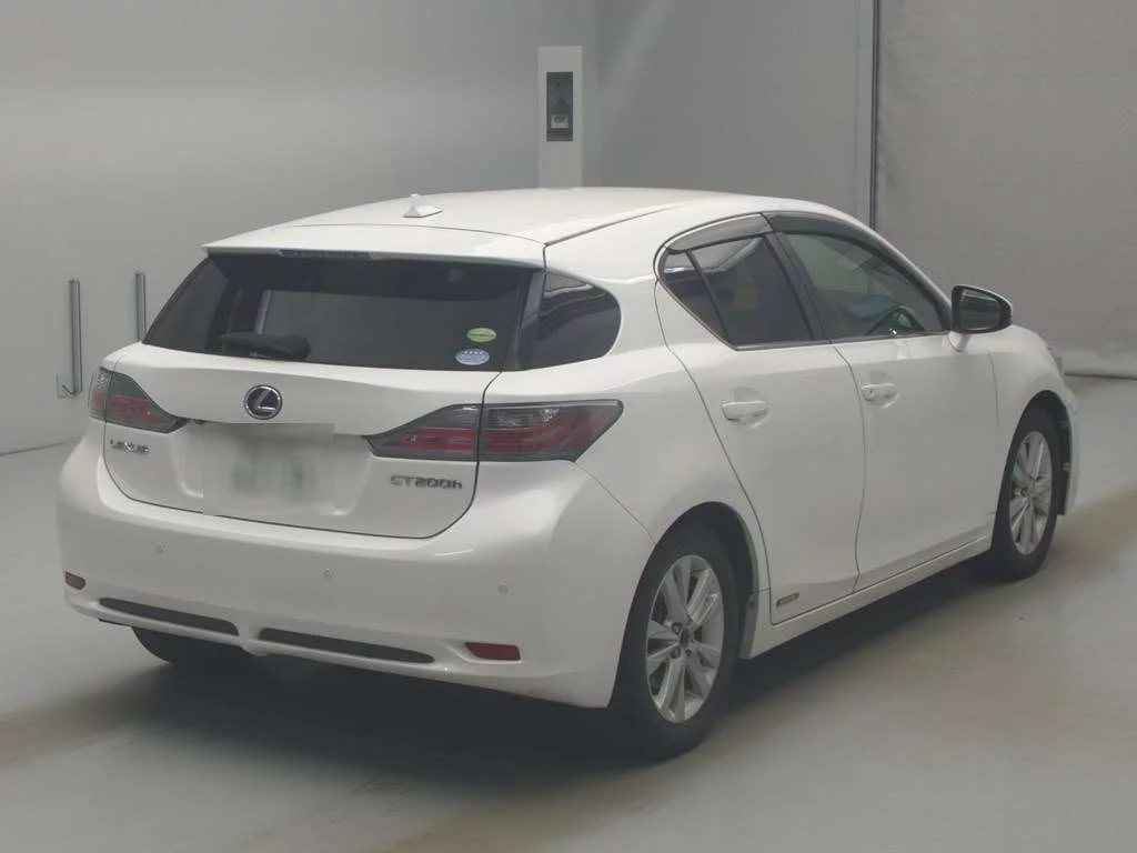 Lexus CT200h  с аукциона в Японии