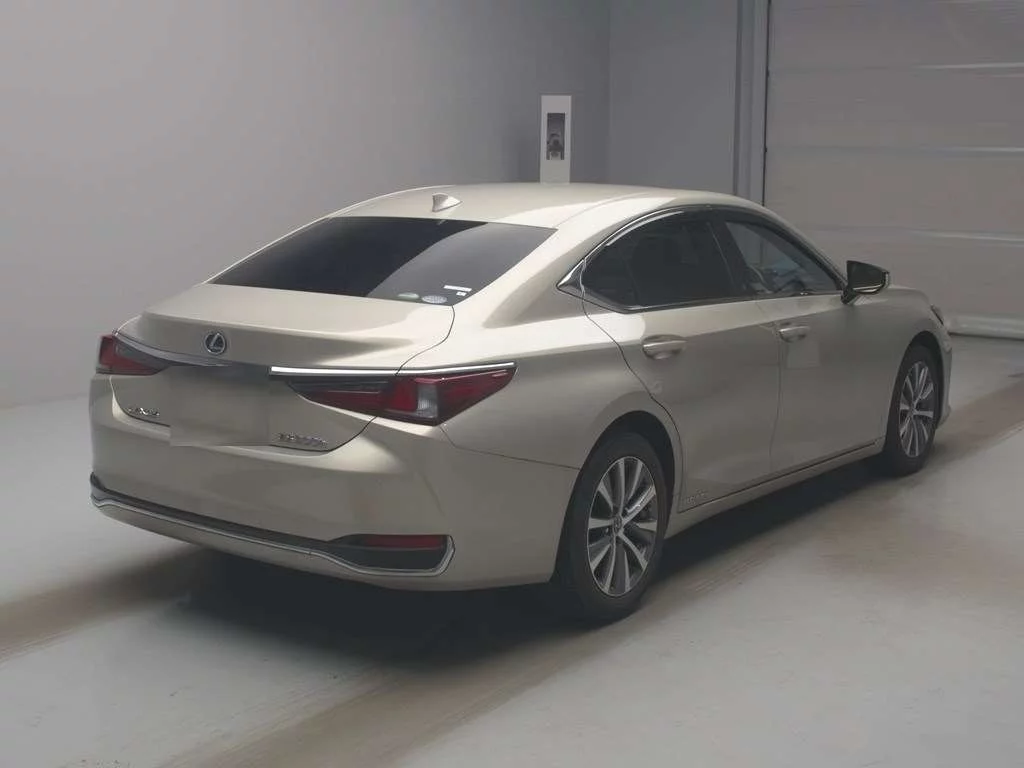 Lexus ES300h  с аукциона в Японии