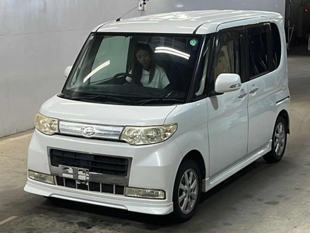Daihatsu Tanto  с аукциона в Японии