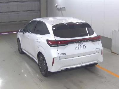 Nissan Aura